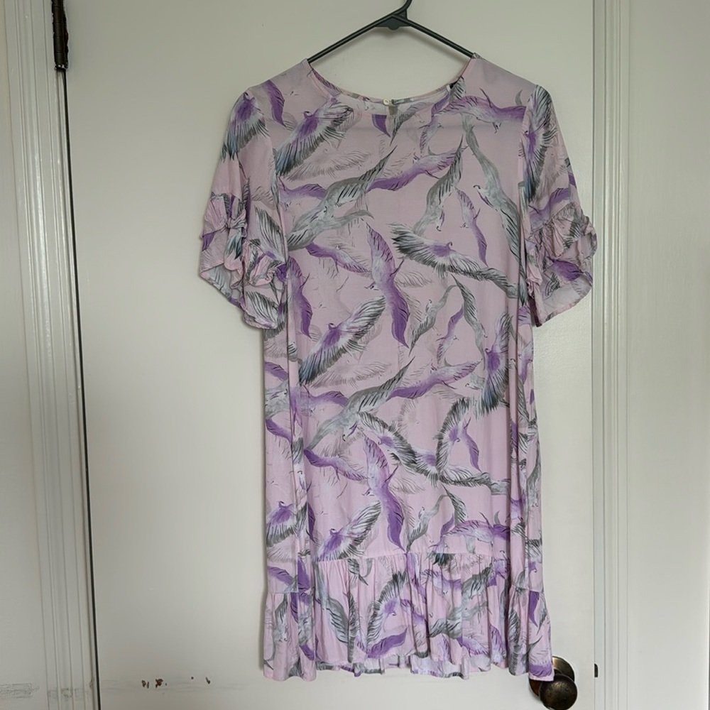 It is surplus,size small,pink and purple tones, fabric is good quality